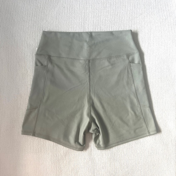 Gilly Hicks V Waist Biker Shorts - Picture 2 of 4